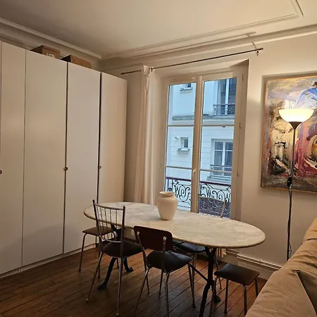 Апартаменты Buttes Chaumont *