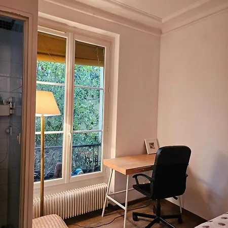 Апартаменты Buttes Chaumont Париж